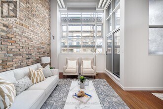 1852 Queen St E in Toronto, ON - Building Photo - Building Photo