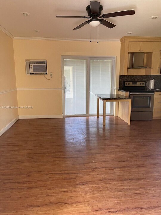 1325 N 16th Ct in Hollywood, FL - Building Photo