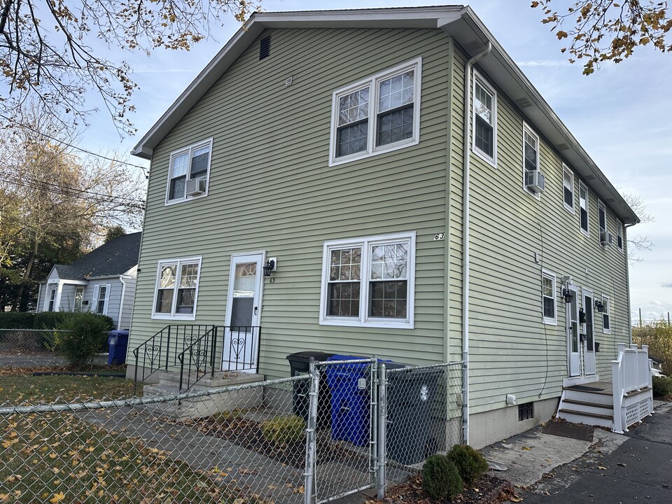 63 Elm St in Branford, CT - Building Photo