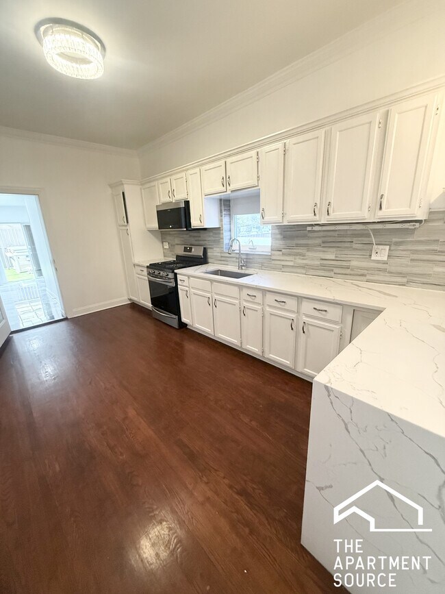 6712 N Clark St in Chicago, IL - Building Photo - Building Photo