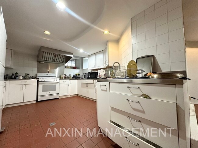 71 Gardner St, Unit 1