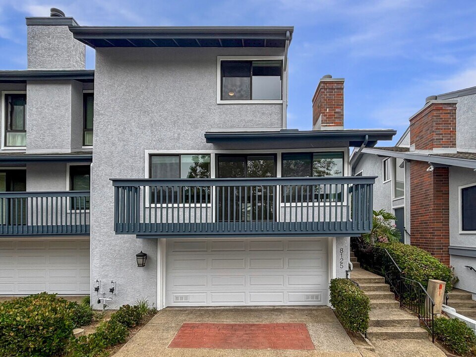 8125 Caminito Mallorca in San Diego, CA - Building Photo