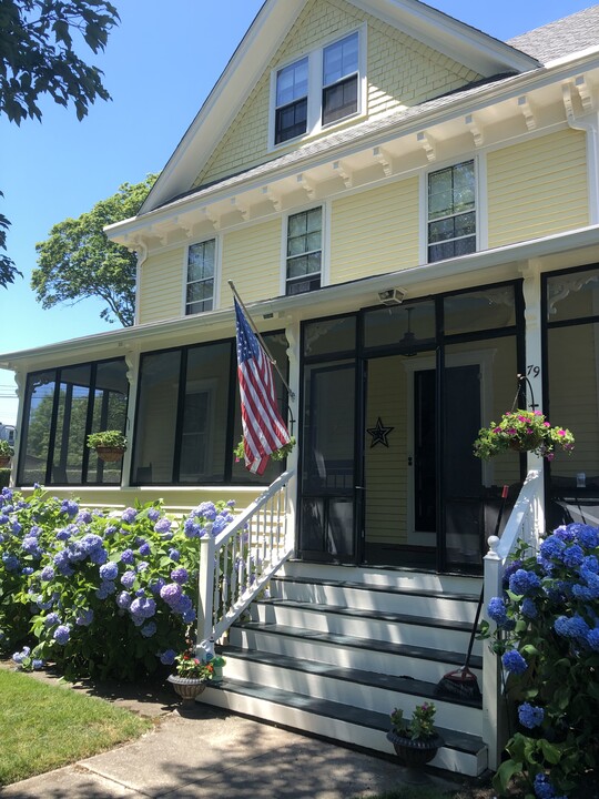 79 Caswell St in Narragansett, RI - Foto de edificio