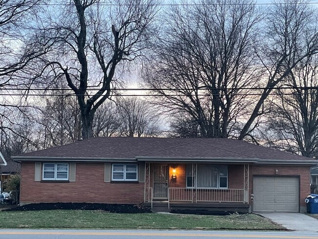 2606 Crums Ln in Louisville, KY - Foto de edificio - Building Photo