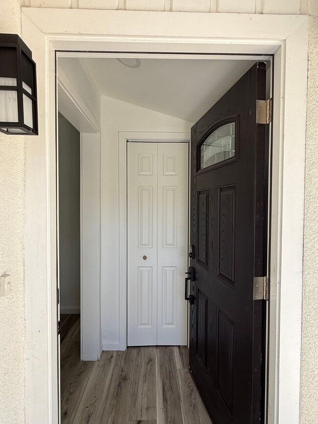 10214 O'Melveny Ave in Los Angeles, CA - Building Photo - Building Photo