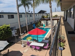 20425 Anza Ave in Torrance, CA - Foto de edificio - Building Photo