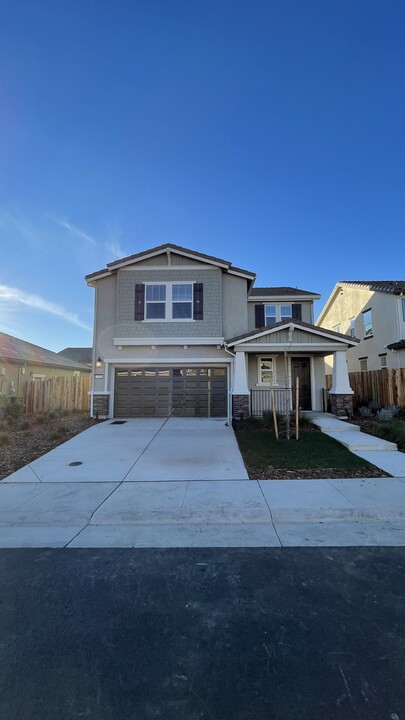 3233 Willowick Way in Folsom, CA - Foto de edificio