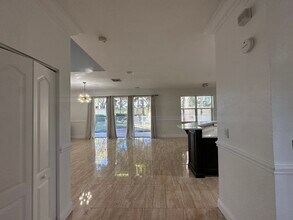 124 Canterbury Plz in Royal Palm Beach, FL - Building Photo - Building Photo