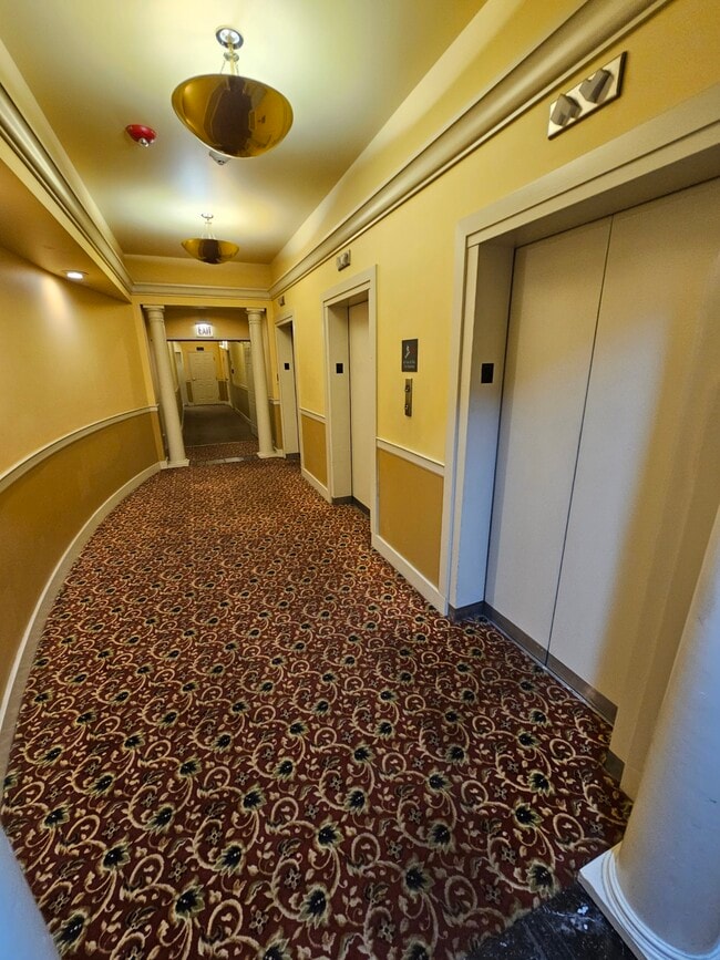 300 S 16th St, Unit 703 in Omaha, NE - Building Photo - Building Photo