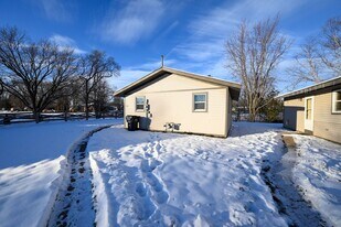 1205-1207 Lakeview Dr in Tomah, WI - Building Photo