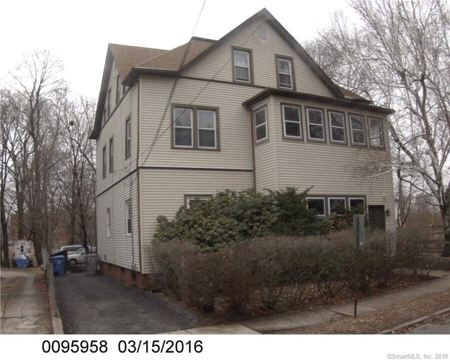 175 Goodwin St-Unit -1 in Bristol, CT - Building Photo