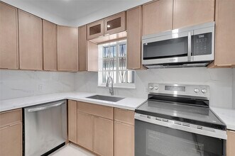330-348 SW 48th Ave in Miami, FL - Building Photo - Building Photo
