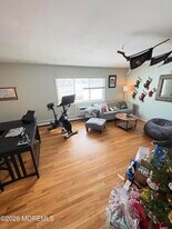 16 Laurel Pl in Eatontown, NJ - Building Photo