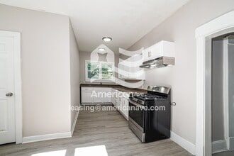 906 W Virginia Ave in Peoria, IL - Foto de edificio - Building Photo