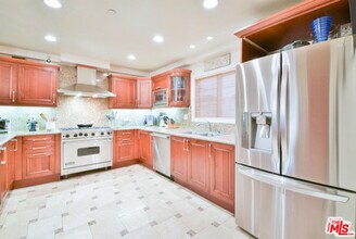 1828 Glendon Ave-Unit -PH3 in Los Angeles, CA - Building Photo - Building Photo