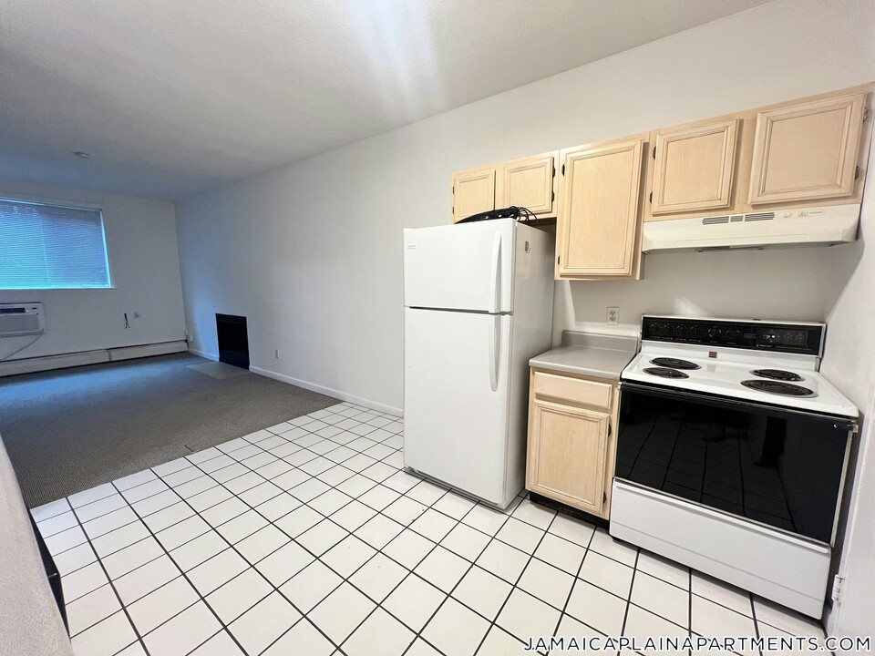 50 Evergreen St in Boston, MA - Building Photo