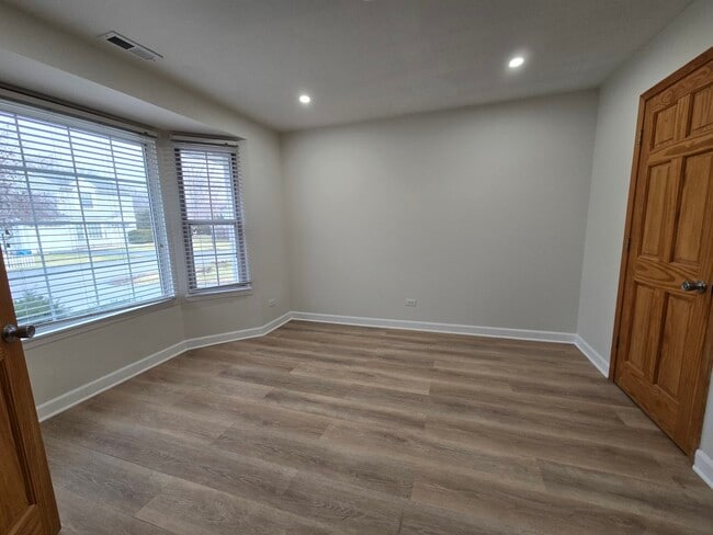 3316 Huntington Ln in Island Lake, IL - Building Photo - Building Photo