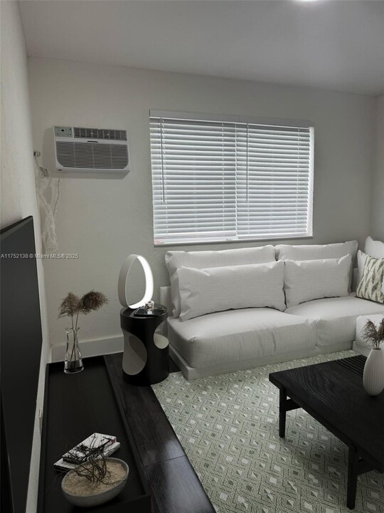 212 NW 15th St in Miami, FL - Foto de edificio