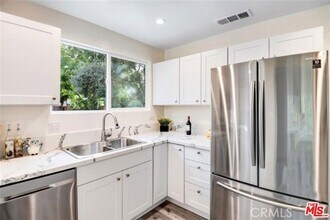 17902 Saticoy St in Los Angeles, CA - Building Photo - Building Photo