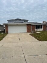 8440 163rd St in Tinley Park, IL - Building Photo