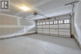 420 Newman Dr in Cambridge, ON - Building Photo - Building Photo