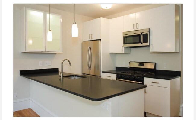 685 Massachusetts Ave, Unit 2 in Boston, MA - Foto de edificio - Building Photo