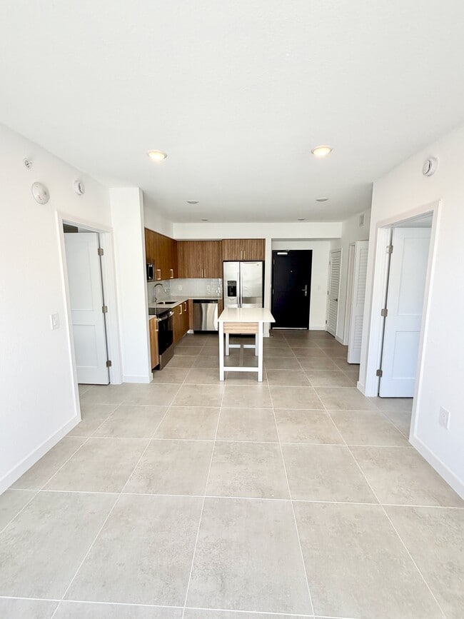 1940 Van Buren St, Unit 801 in Hollywood, FL - Building Photo - Building Photo