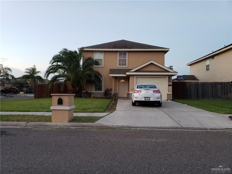 419 W Figueroa St in Edinburg, TX - Building Photo