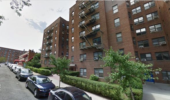 10319 68th Rd in Forest Hills, NY - Foto de edificio