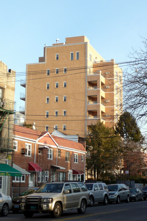 2525 Newtown Ave in Astoria, NY - Building Photo