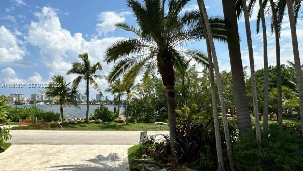 827 N Southlake Dr in Hollywood, FL - Building Photo - Building Photo