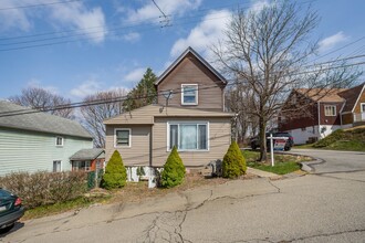 211 Carson St in East Mckeesport, PA - Building Photo - Building Photo