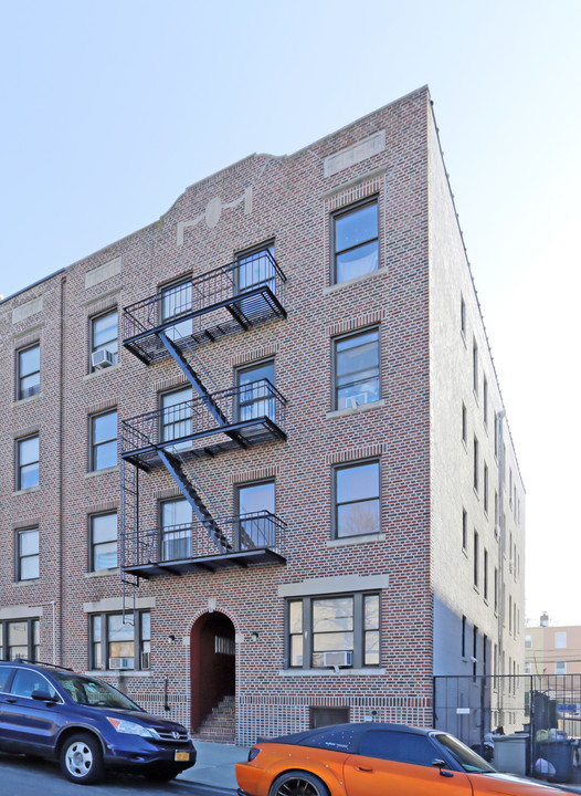 21-55 27th St in Astoria, NY - Building Photo