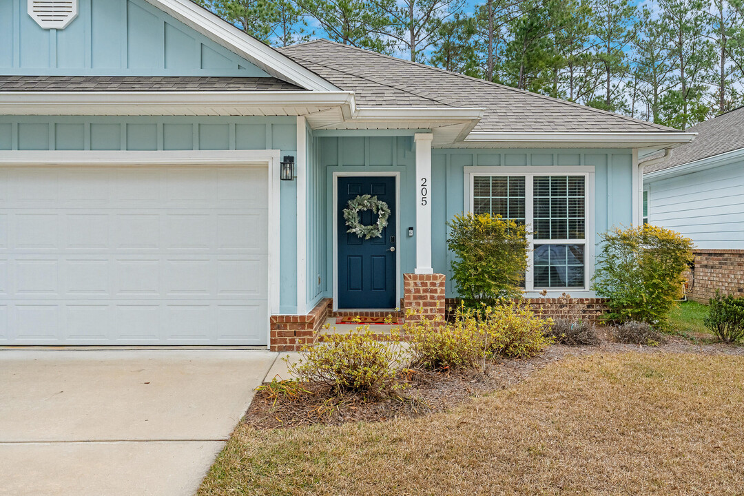 205 Marsh Landing S in Freeport, FL - Building Photo