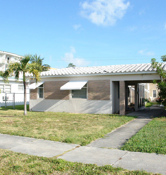 1733 Rodman St in Hollywood, FL - Building Photo