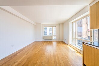 1280 5th Ave, Unit 16-E in New York, NY - Building Photo - Building Photo