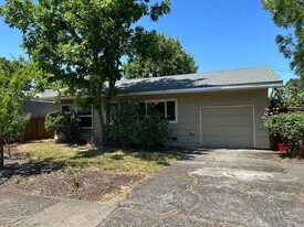 2115 W 19th Pl in Eugene, OR - Building Photo