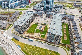 10 Esplanade Ln in Grimsby, ON - Building Photo - Building Photo