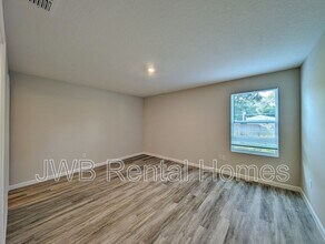 8584 Nussbaum Dr in Jacksonville, FL - Building Photo - Building Photo
