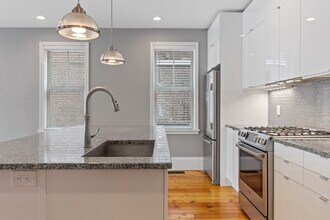 150-152 Huron Ave, Unit 1 in Cambridge, MA - Foto de edificio - Building Photo