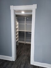 413 Locust St, Unit apartment 2 in Cincinnati, OH - Building Photo - Building Photo