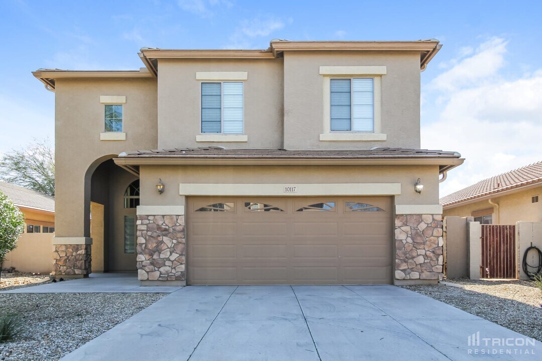 10117 W Luxton Ln in Tolleson, AZ - Building Photo