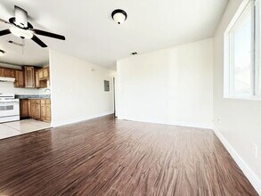 844 W 54th St in Los Angeles, CA - Building Photo - Building Photo