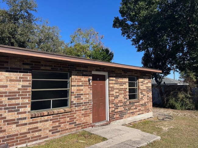 property at 915 N Iowa Ave