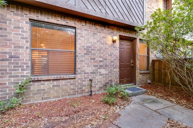 property at 22 E Willowood Ct