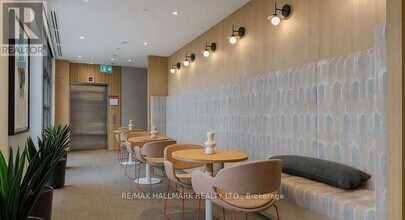 720 Whitlock Ave in Milton, ON - Building Photo - Building Photo