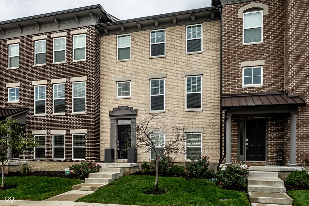 305 Fairfax Way in Zionsville, IN - Building Photo