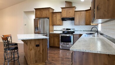 608 4th St in Dallesport, WA - Building Photo - Building Photo