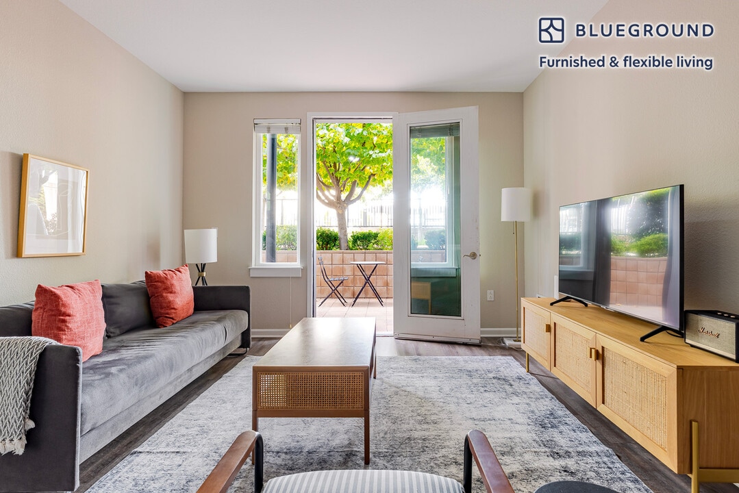 5684 Bay St in Emeryville, CA - Building Photo