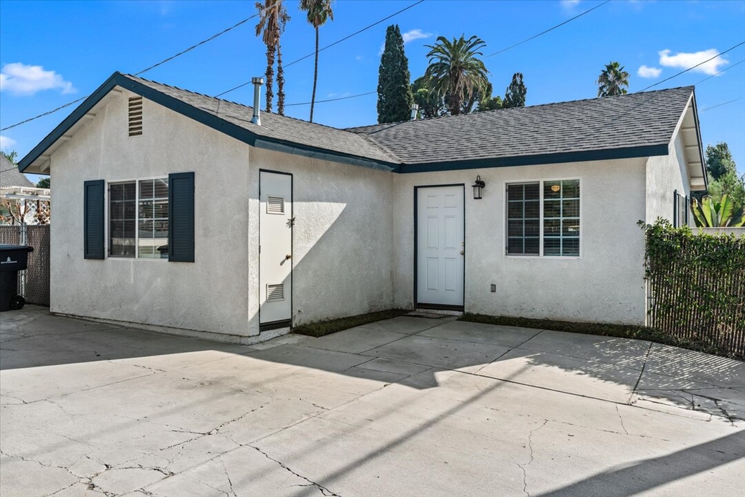 5157 Magnolia Ave in Riverside, CA - Building Photo